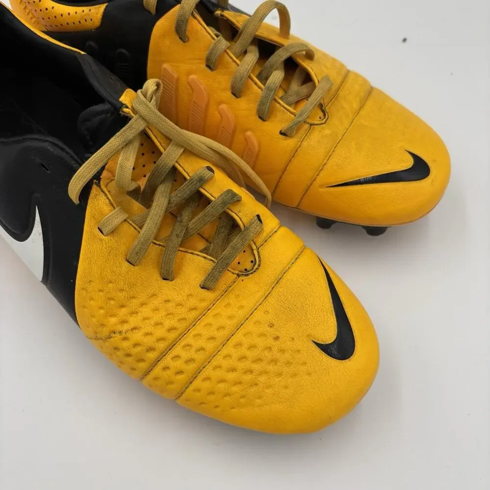 Nike Men’s Size 7 Black And Orange Soccer/Football Cleats CTR360 2012 Used